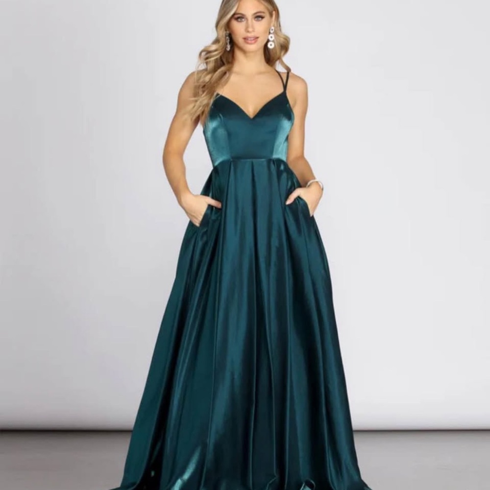 Windsor Green Pleated Maxi Gown Sweetheart Neckline